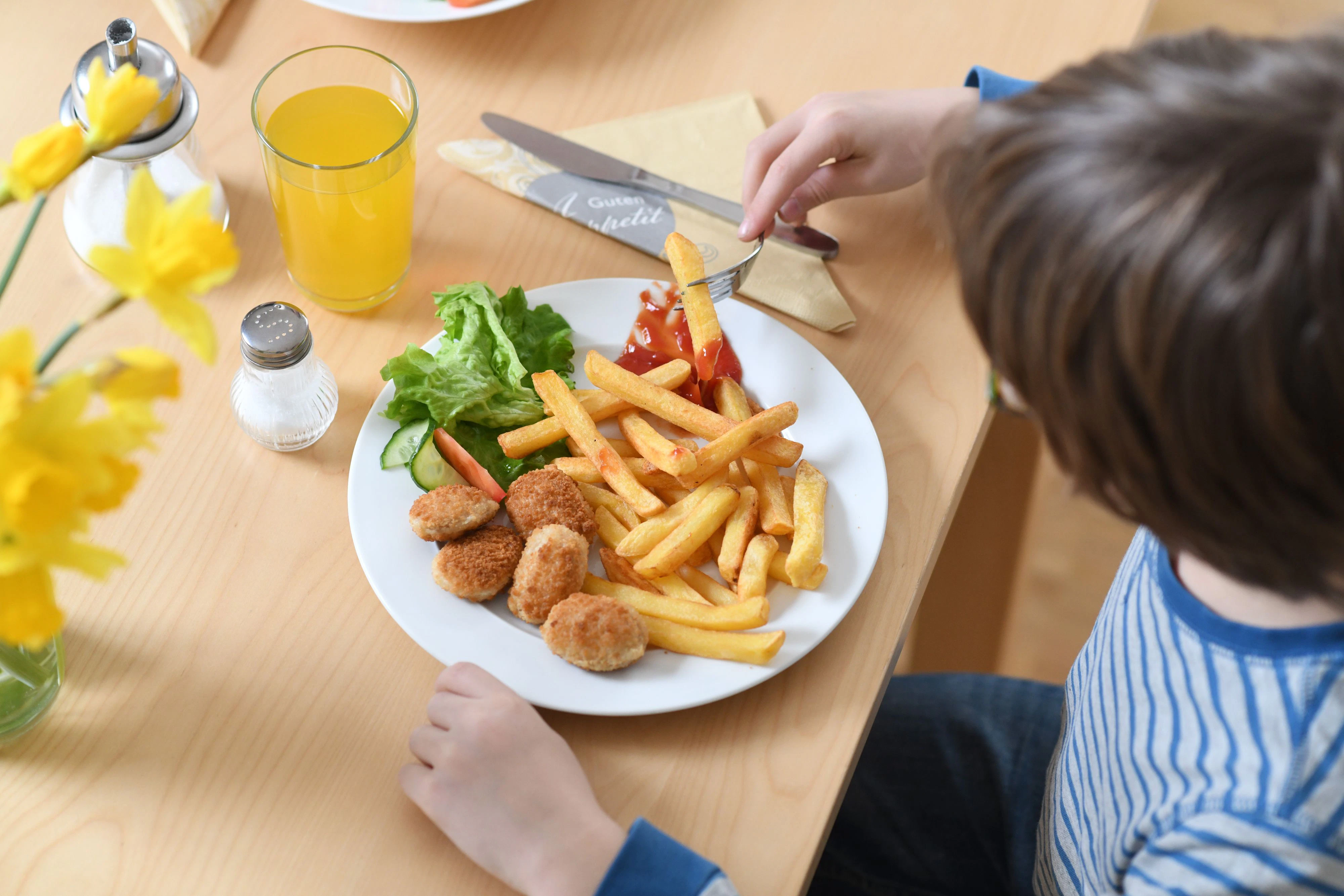 Für den Klimaschutz soll Ediths gesamte Familie ein Fleischverbot bekommen.