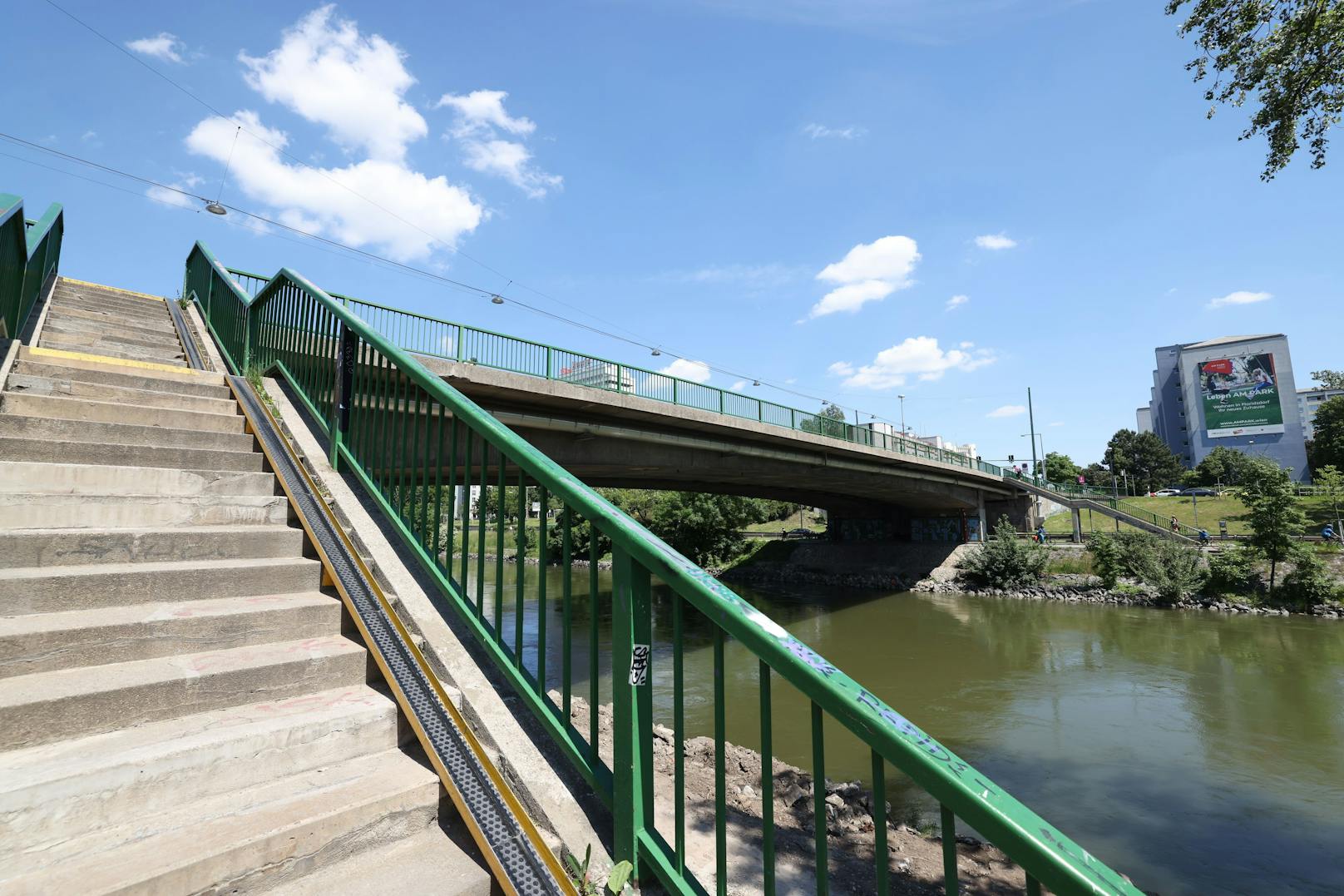 In Zukunft ersetzen zwei Rampen die Stiegen zum Donaukanalufer auf der Döblinger und Brigittenauer Seite.