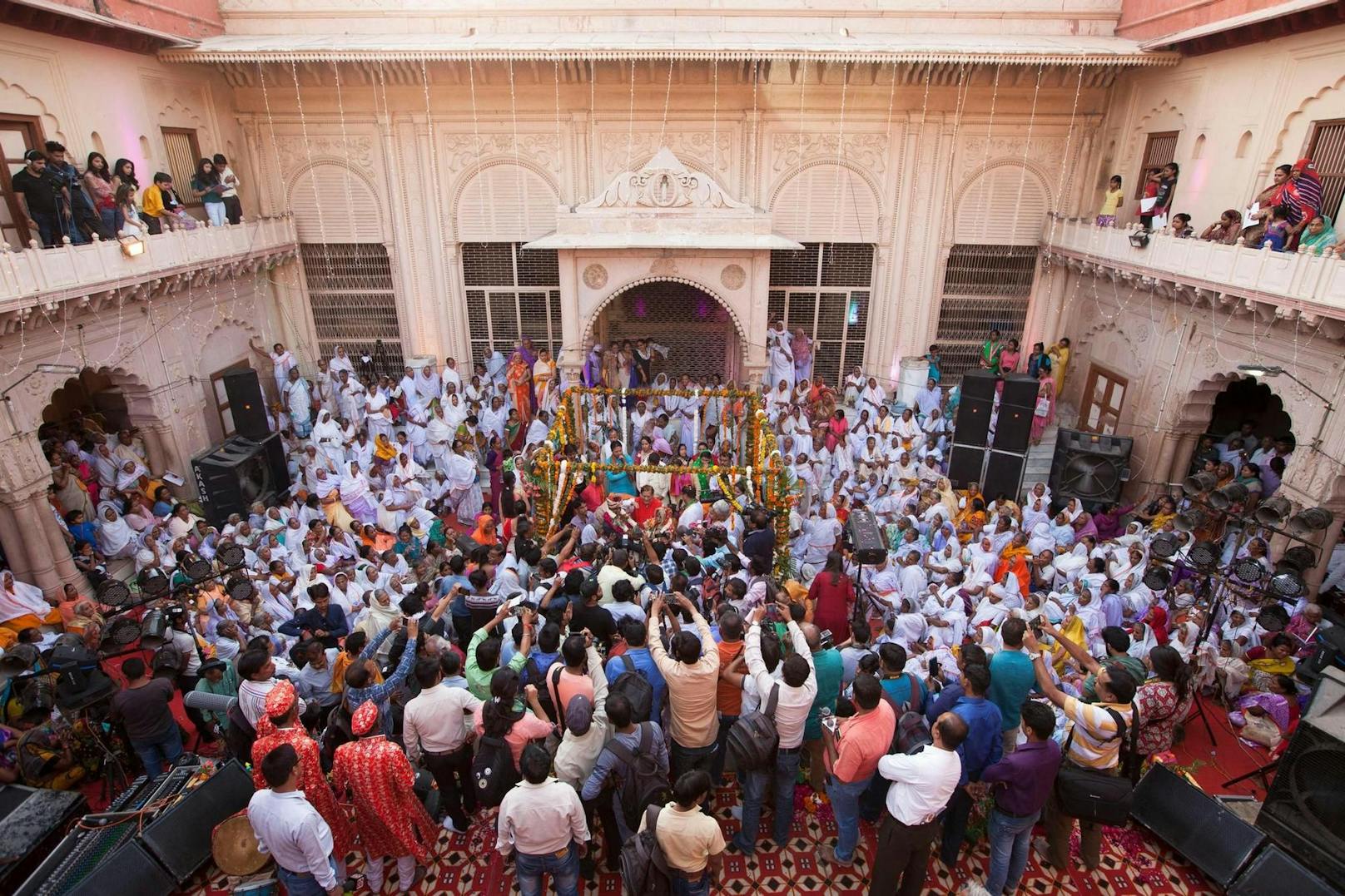 In Indien sorgt ein erstaunlicher Fall für Aufsehen: Ein Bräutigam heiratet kurzerhand die Schwester seiner verstorbenen Braut (Symbolbild).