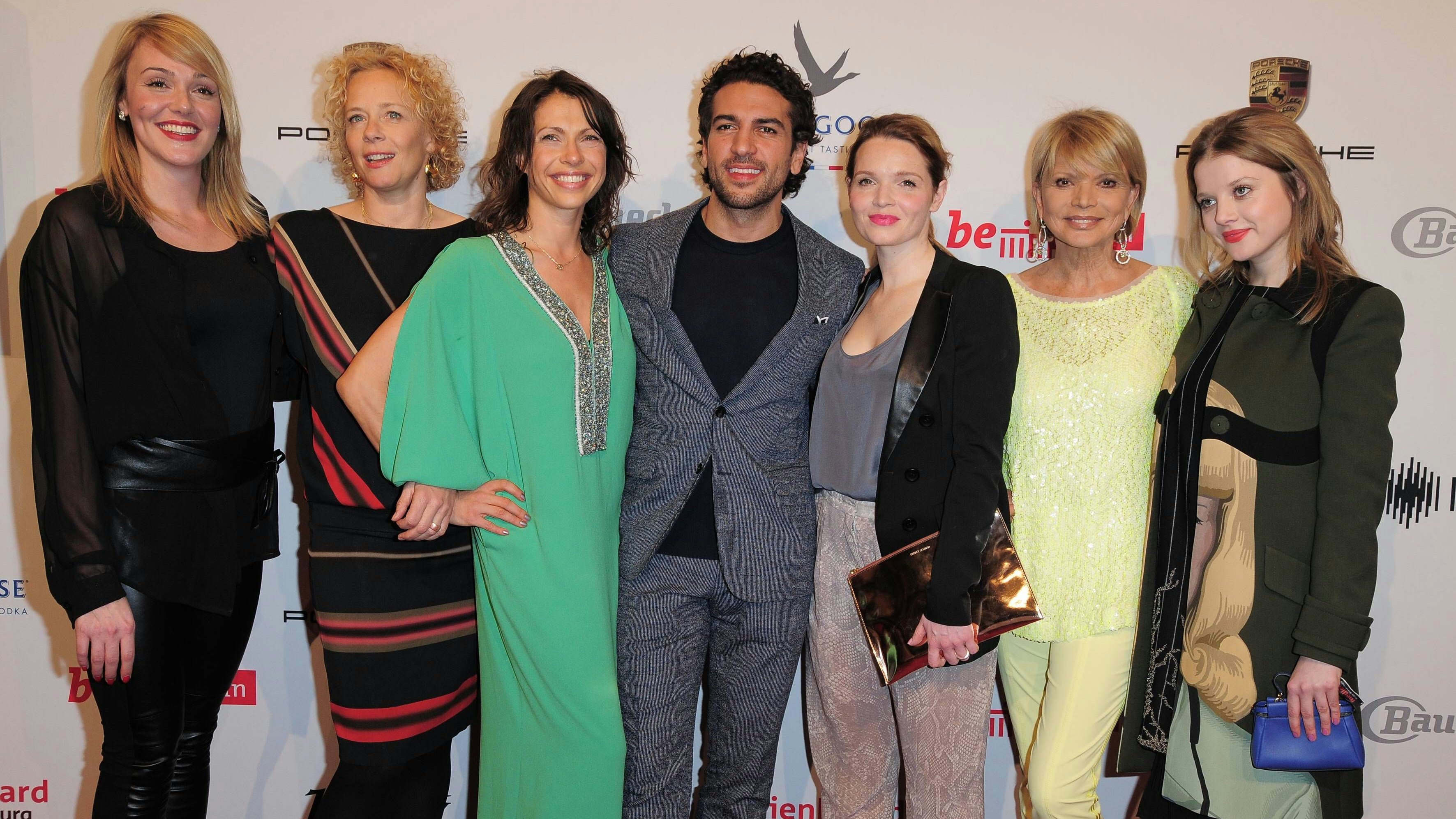 Der Cast von "Fack Ju Göhte 2", V.li.: Alwara Höfels, Katja Riemann, Jana Pallaske, Elyas M Barek, Karoline Herfurth, Uschi Glas, Jella Haase.- Empfang Medienboard Berlin/Brandenburg im Hotel Ritz Carlton in Berlin, 07.02.2015, roter teppich imagoV left Alwara Höfels Katja Riemann Jana Pallaske Elyas M Barek Karoline Herfurth Uschi Glass Jella Haase Reception Media Board Berlin Brandenburg in Hotel Ritz Carlton in Berlin 07 02 2015 Red Carpet Imago