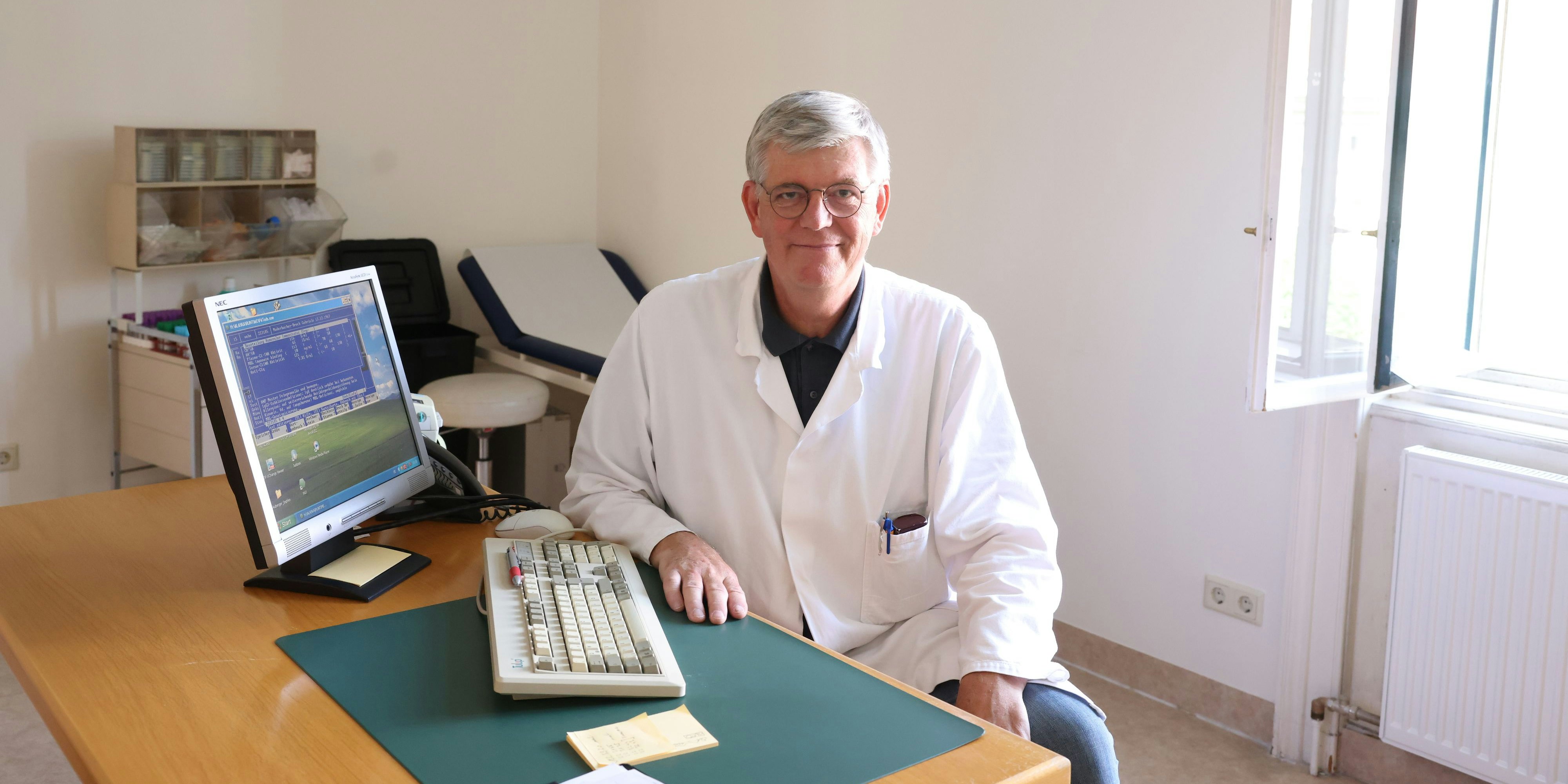 Prof. Hermann Wolf betreut Immungeschwächte.