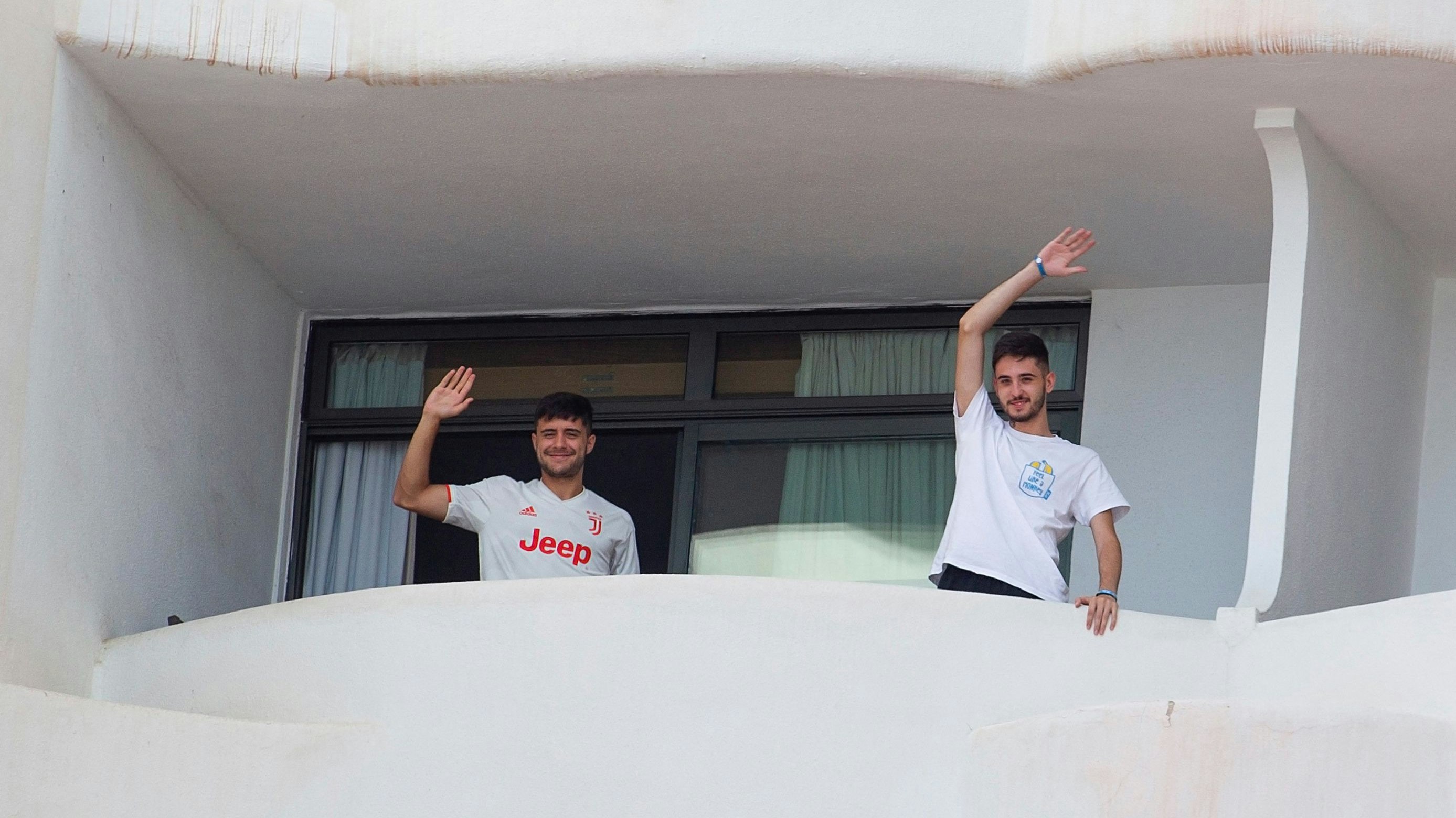 250 Schüler wurden für 10 Tage in ein Hotel eingesperrt.