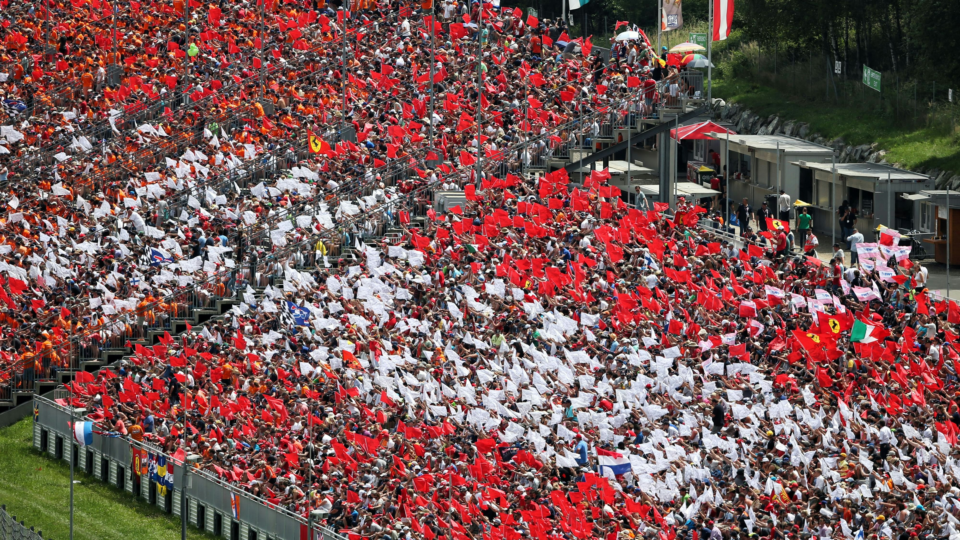 Die Tribünen am Red Bull Ring werden am Wochenende voll sein.