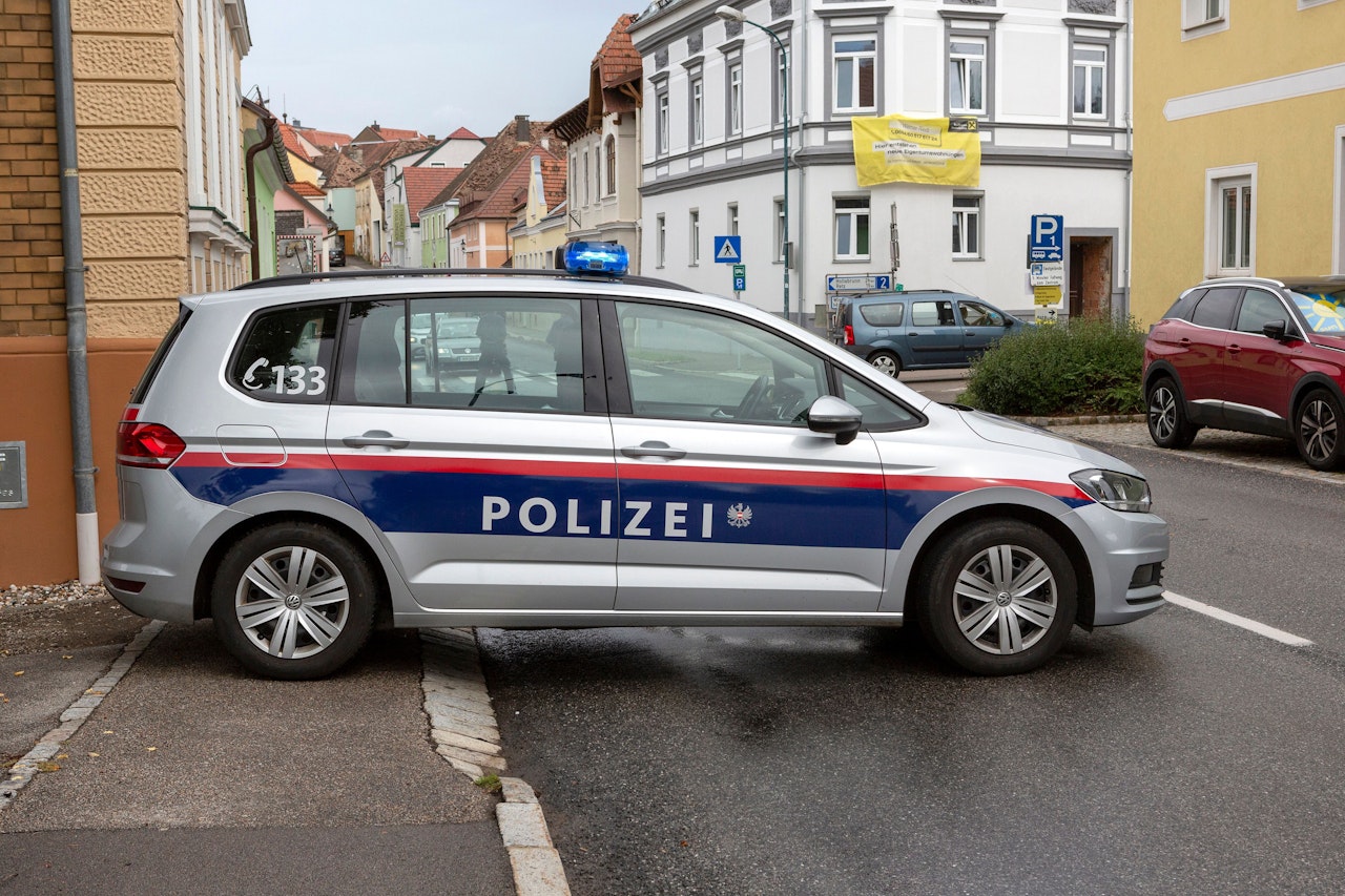 Heute.at - 28-Jähriger durchbricht erst Sperre, macht dann das...