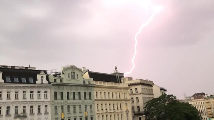 Starkes Blitz-Gewitter trifft Wien mit voller Wucht