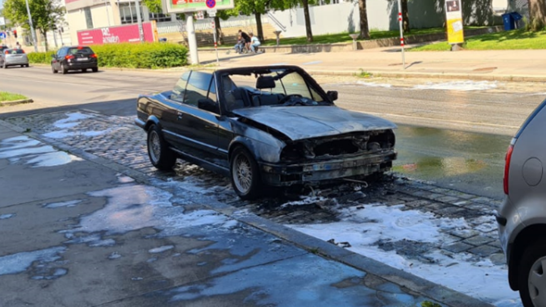 So sah das Cabrio aus, als das Feuer endlich gelöscht werden konnte.