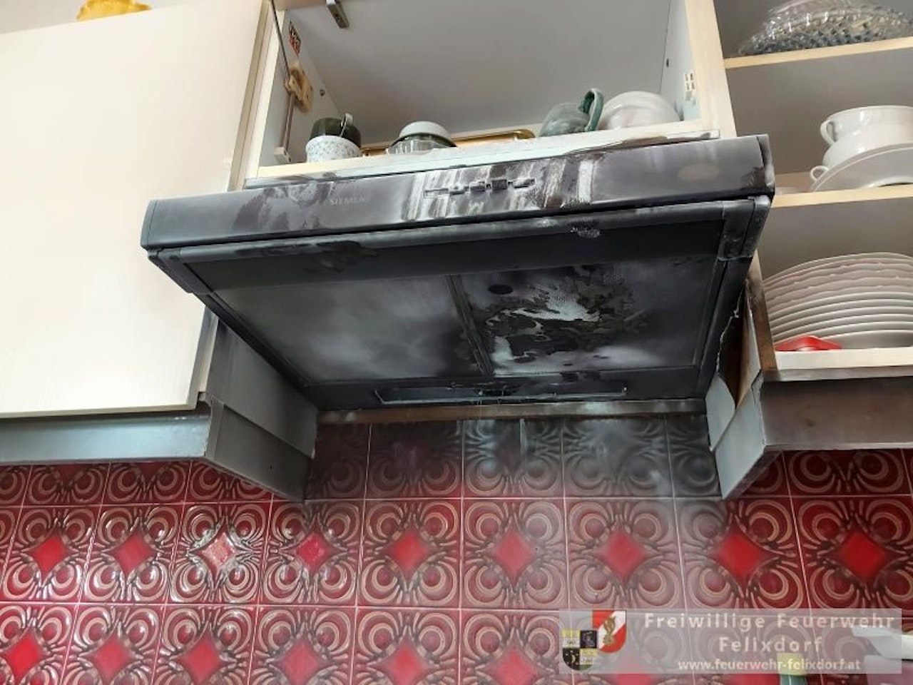 Heute.at - Ein Verletzter nach Küchenbrand in Felixdorf