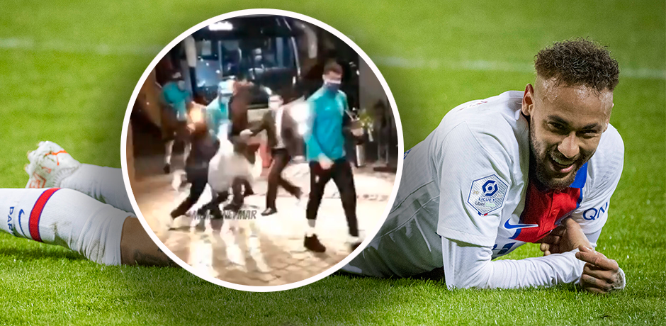 Brasilien-Fans attackieren Neymar vor dem Teamhotel. 