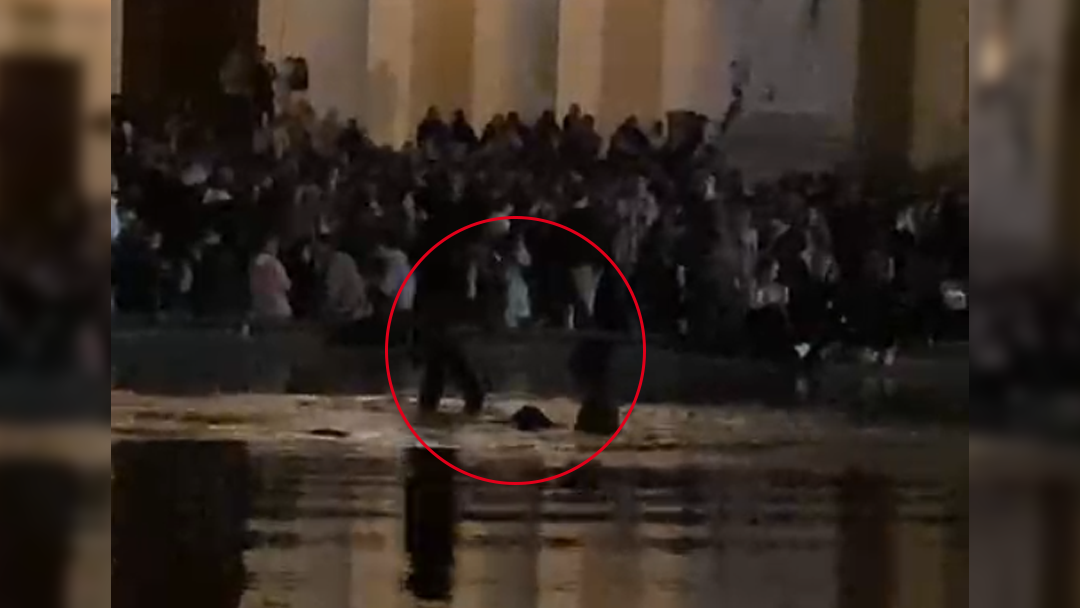 Diesen Wienern war die Party am Karlsplatz scheinbar zu heiß.