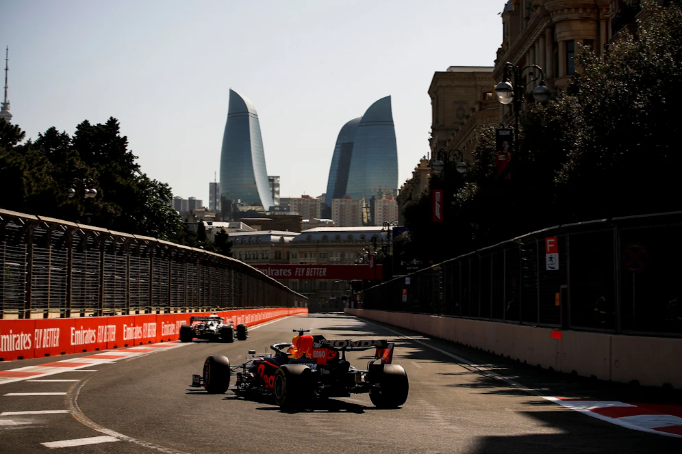 Max Verstappen auf dem Stadtkurs von Baku. 