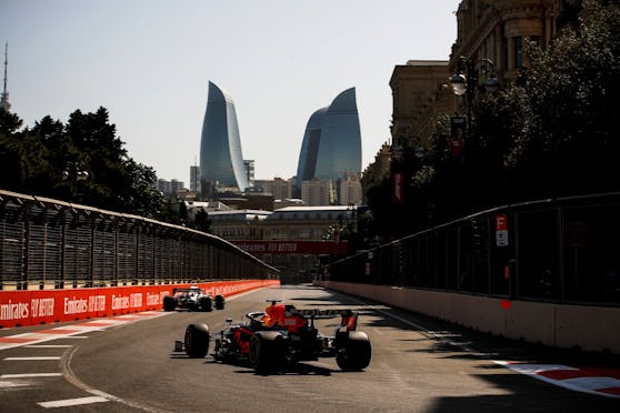 Max Verstappen auf dem Stadtkurs von Baku.