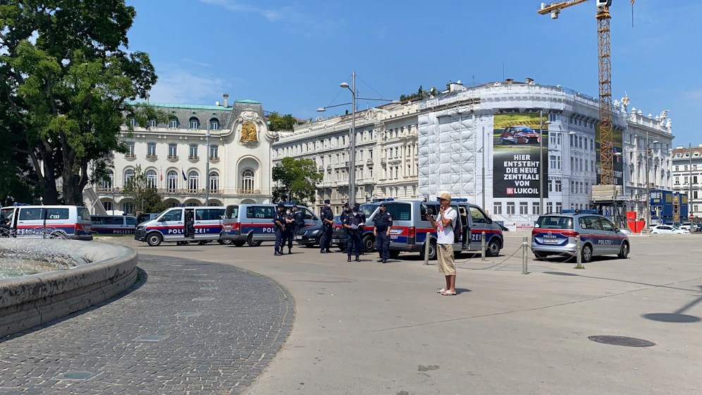 Ein Großaufgebot der Polizei ist vor Ort