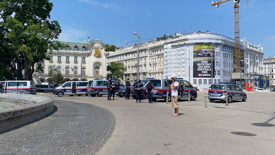 Ein Großaufgebot der Polizei ist vor Ort