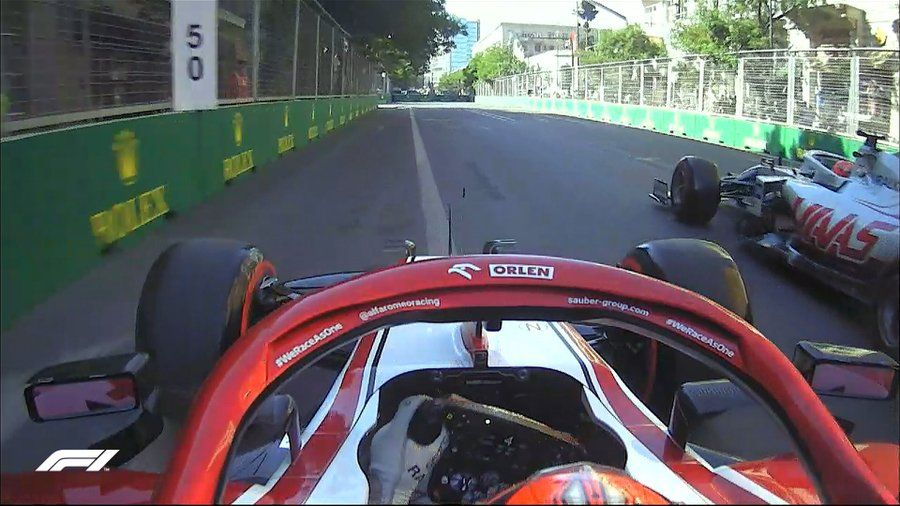 Nikita Mazepin blockiert Kimi Räikkönen. 