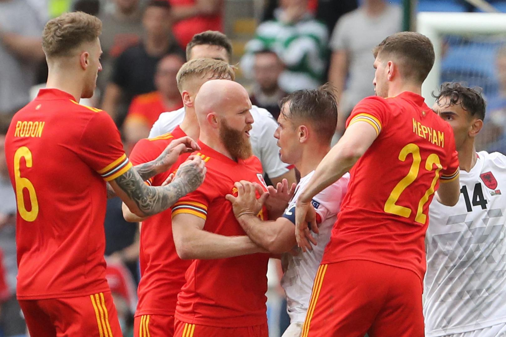 Wales im harten EM-Test gegen Albanien. 