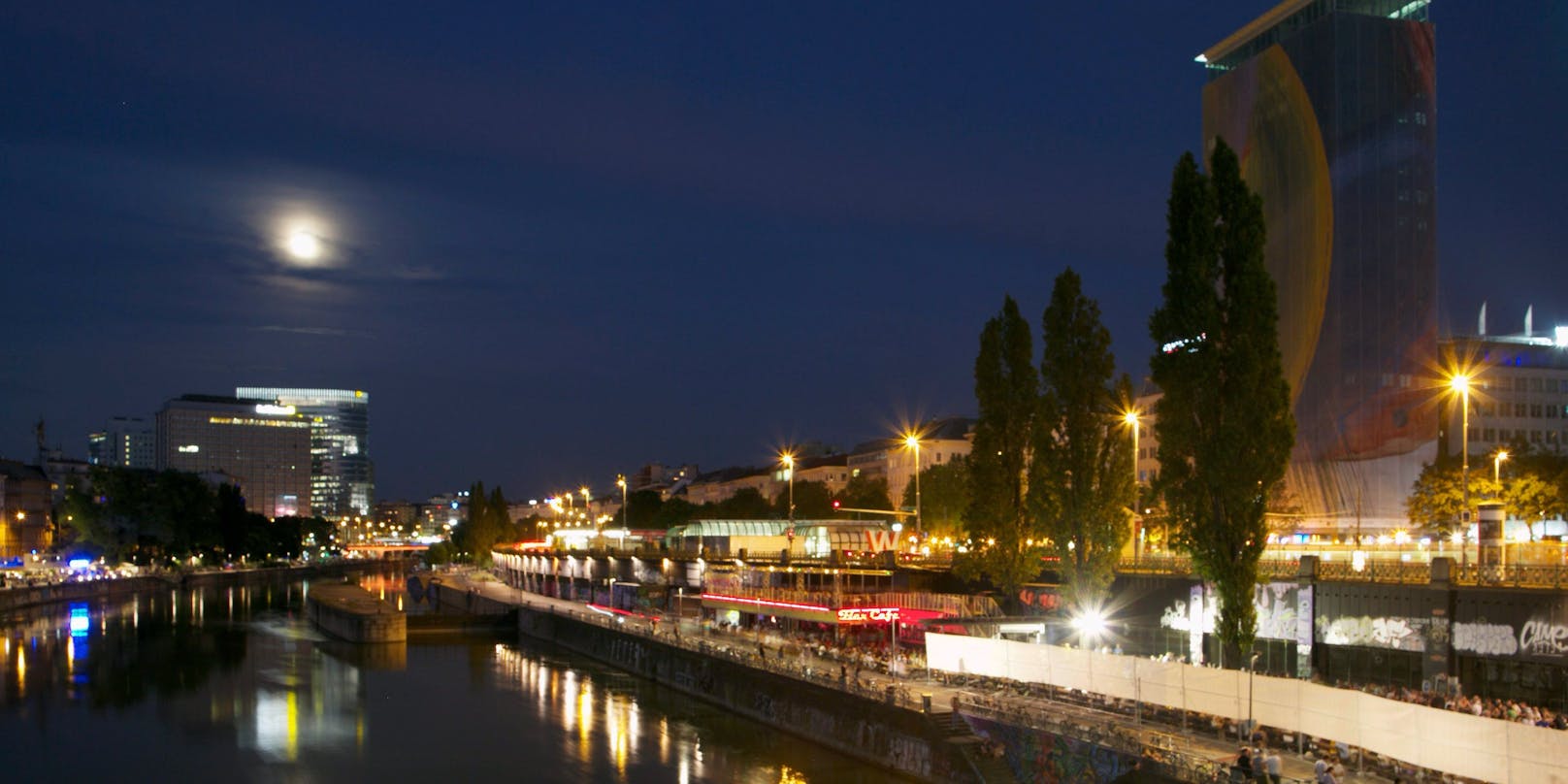 Schottenring und Donaukanal bei Nacht (Symbolbild)