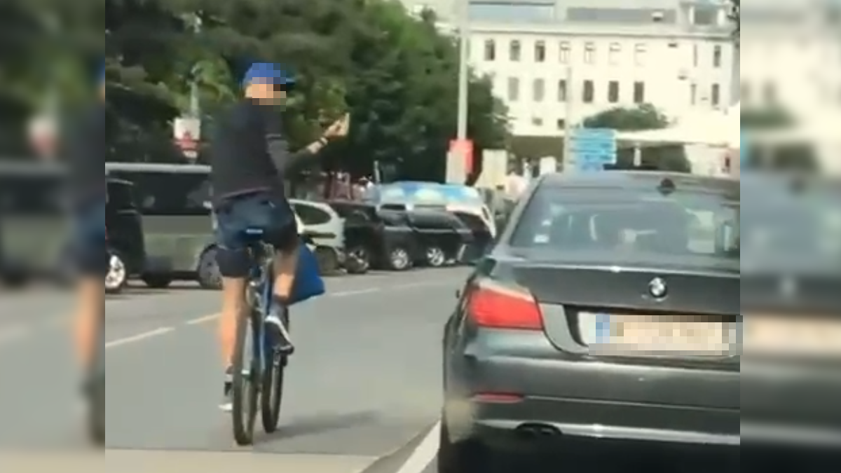 Wüste Wut-Gesten eines Radfahrers in Rudolfsheim