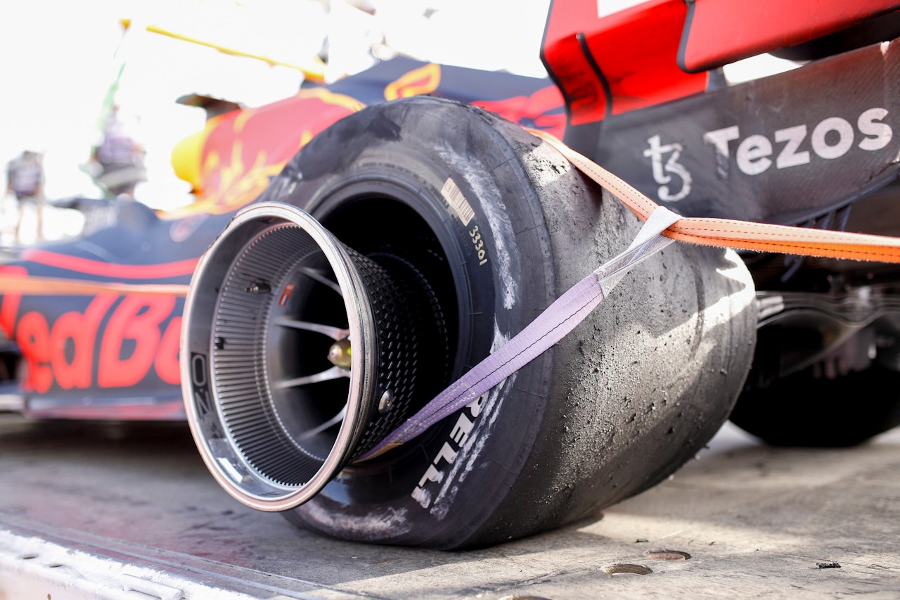 Heute.at - Pirelli erklärt Verstappens Reifenplatzer bei 350 km/h