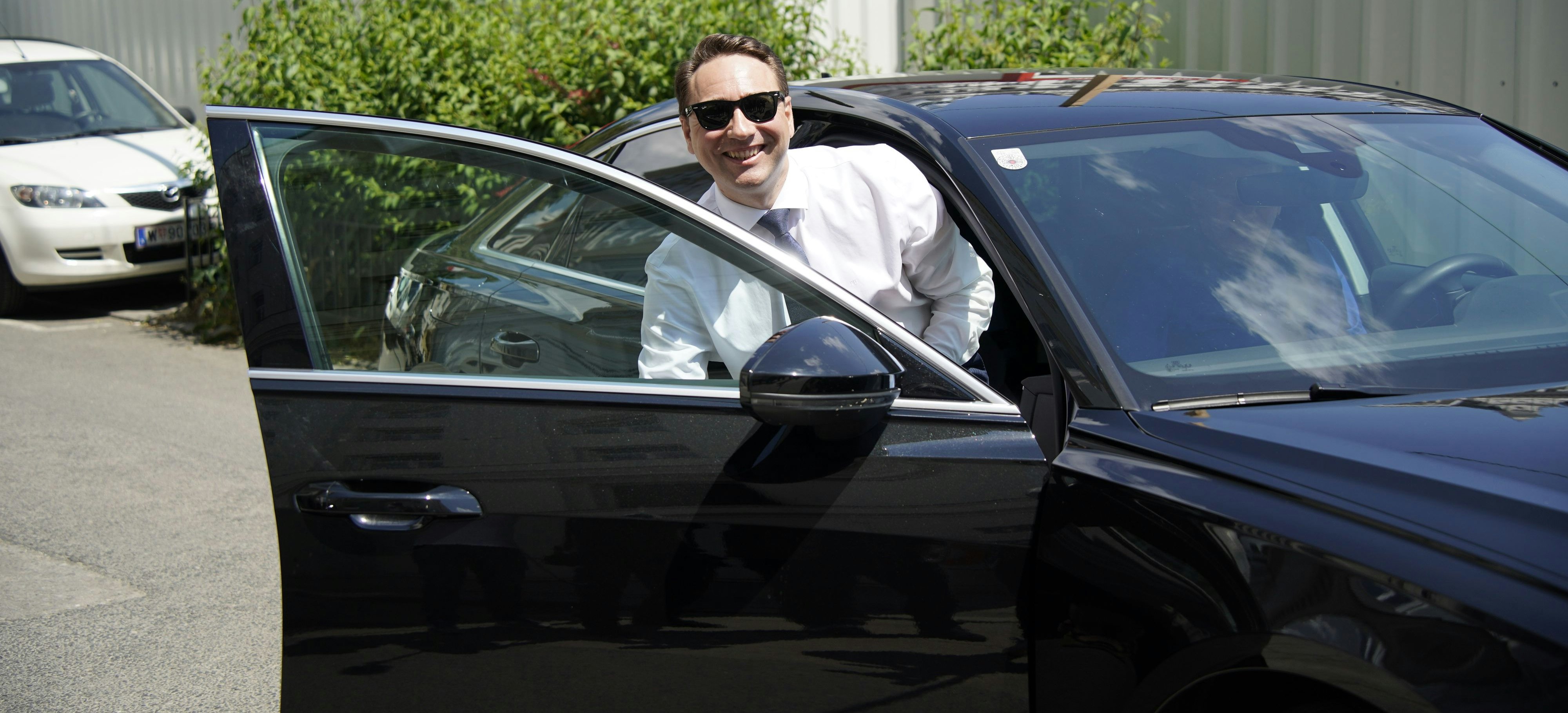 Ab zur Regierungssitzung statt Stimme für Kickl: Haimbuchner