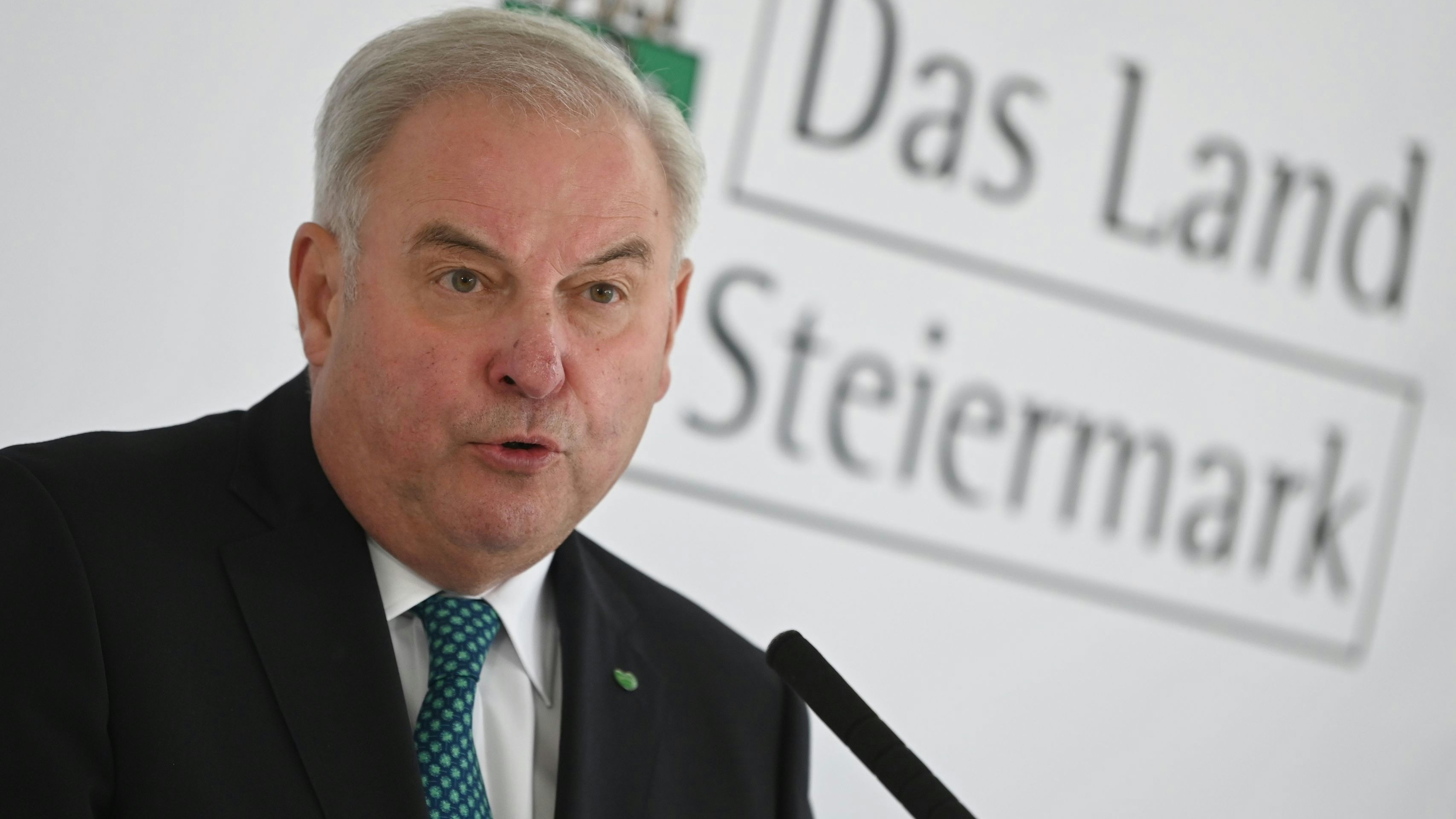Landeshauptmann Hermann Schützenhöfer (ÖVP/Steiermark) bei einer Pressekonferenz am 20. Mai 2021.