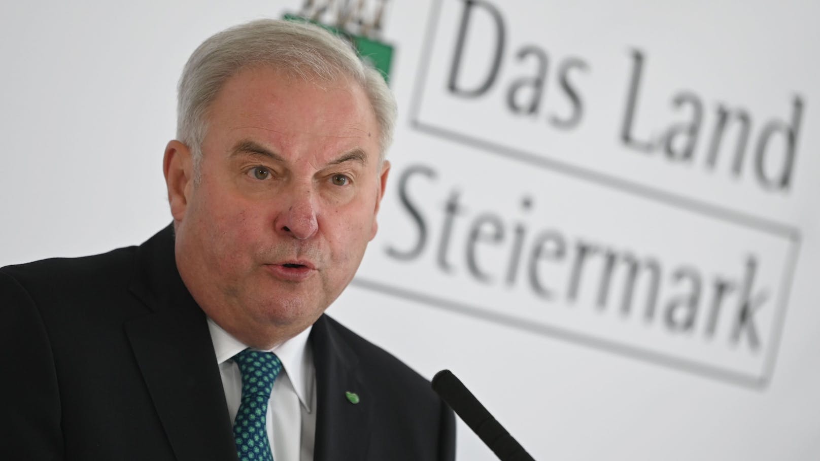Landeshauptmann Hermann Schützenhöfer (ÖVP/Steiermark) bei einer Pressekonferenz am 20. Mai 2021