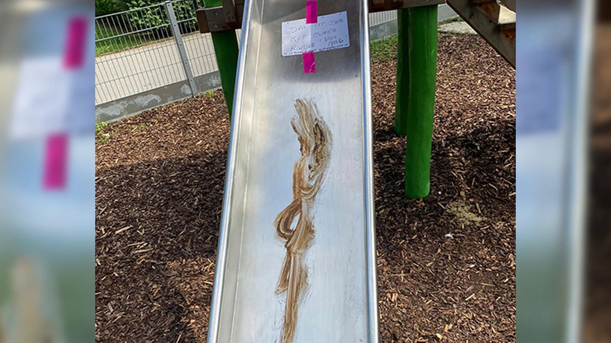 Unbekannte beschmierten die Rutsche am Spielplatz in Wien-Simmering.