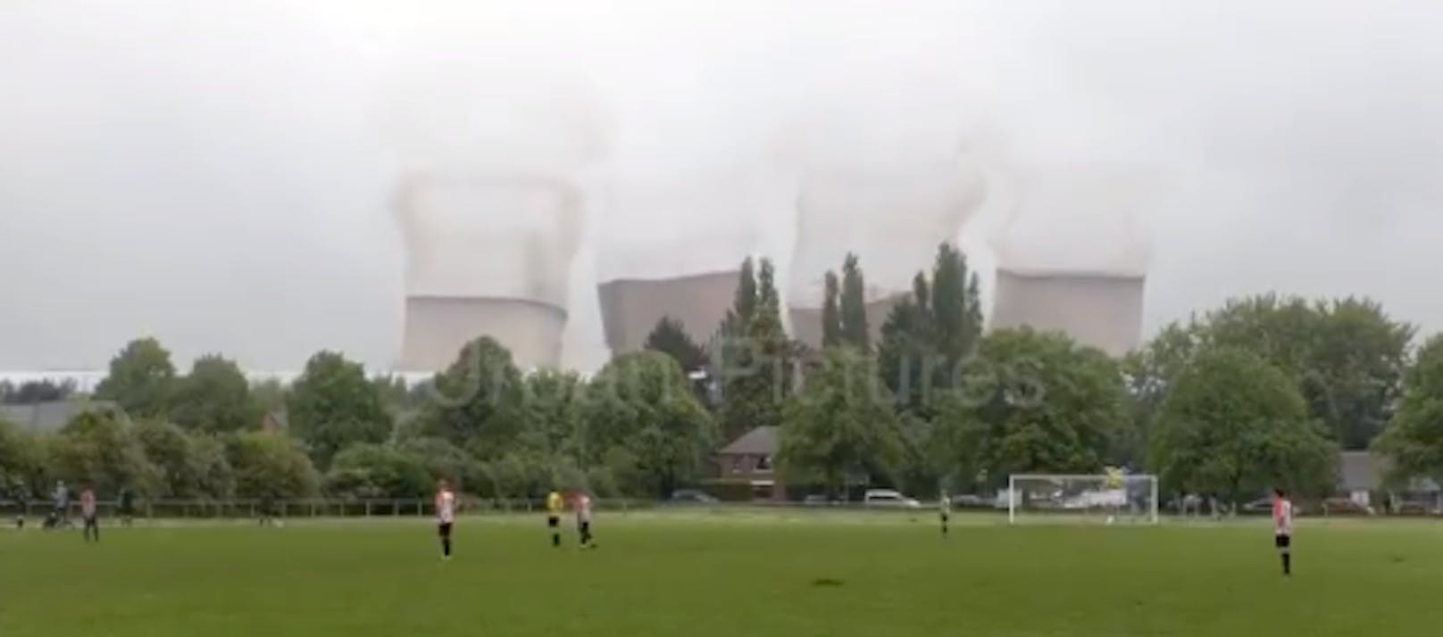 Das Kohlekraftwerk in Rugeley wird gesprengt