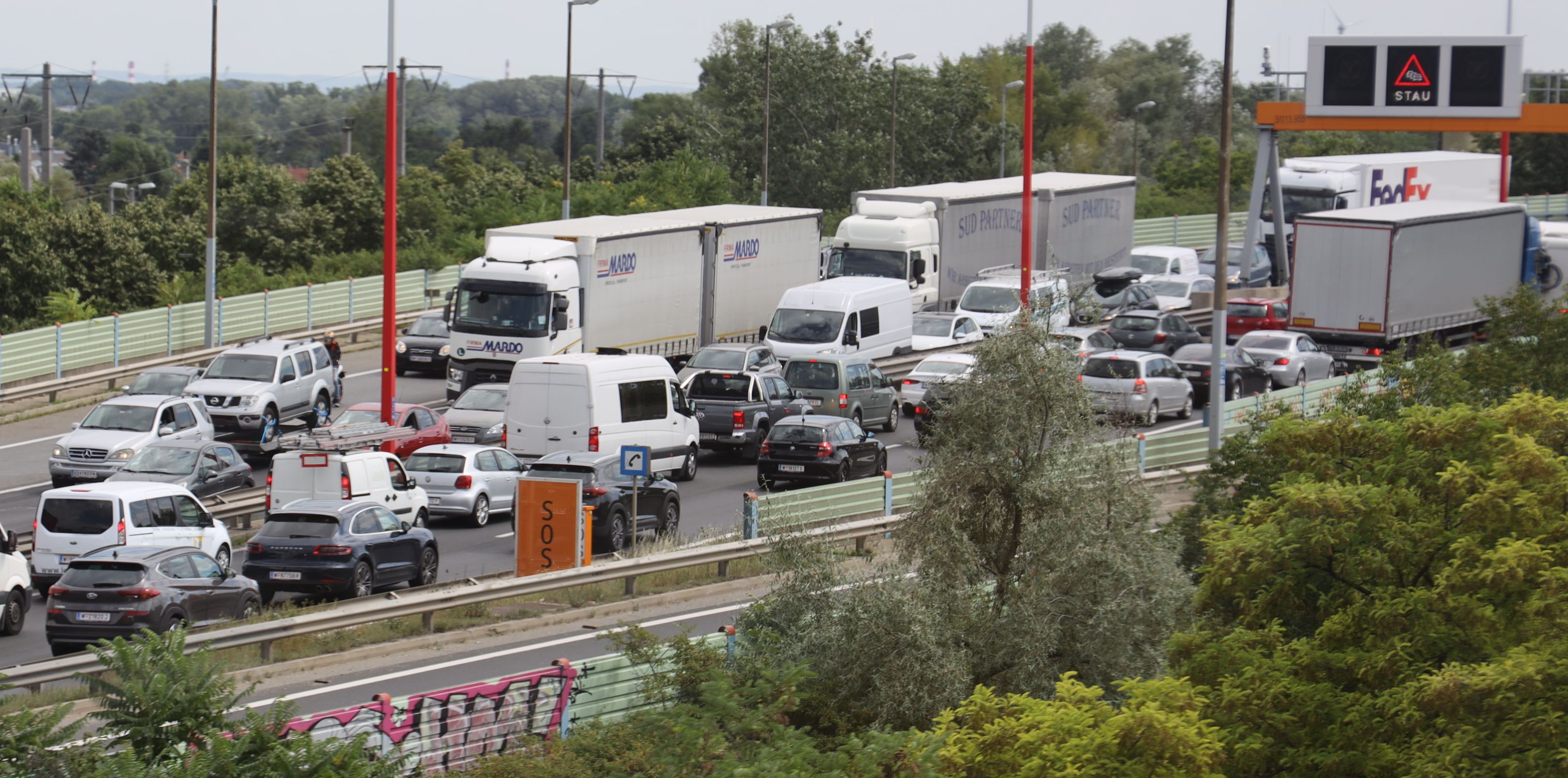 Verkehrsüberlastung auf der Wiener Südosttangente (A23). Symbolbild