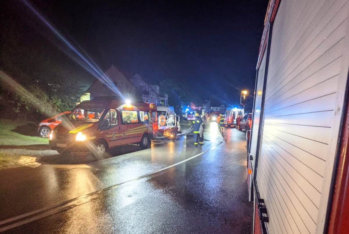 Aufgrund der massiven Überschwemmungen in Rot an der Rot mussten Hochwasserboote angefordert werden, berichtet die Feuerwehr Riedlingen.