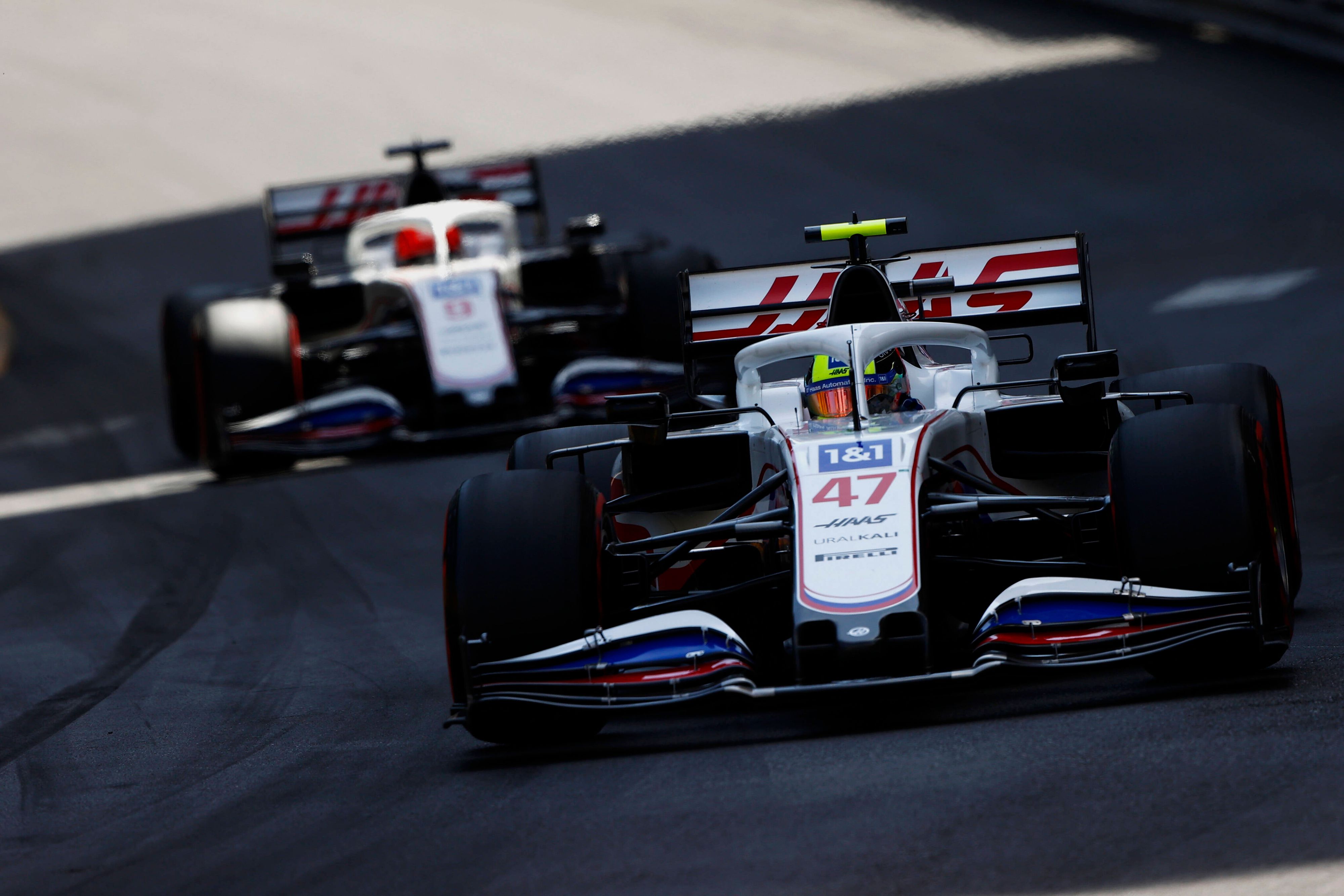 Mick Schumacher im Duell mit Nikita Mazepin. 