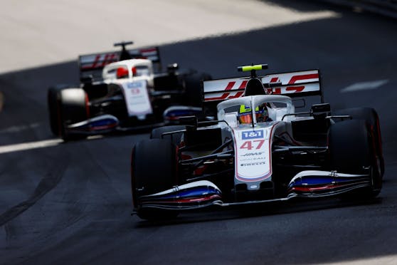 Mick Schumacher im Duell mit Nikita Mazepin.