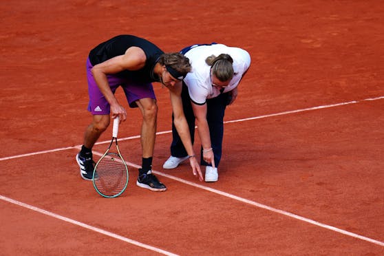 Alexander Zverev legt sich mit der Stuhlschiedsrichterin an.