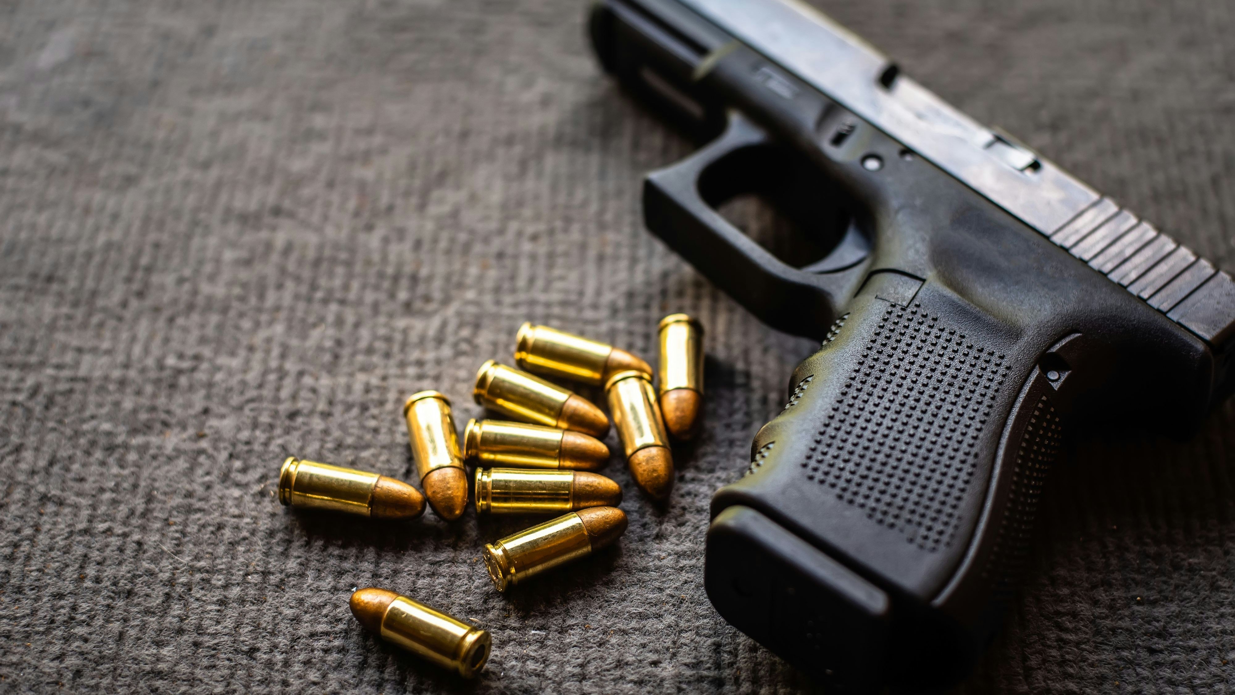 Heute.at - Dienstwaffen gestohlen – Cobra-Cop gerät unter Druck