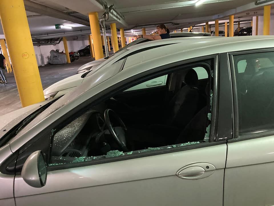 Jugendliche schlugen Autoscheiben an, nun droht ihnen ein Prozess.