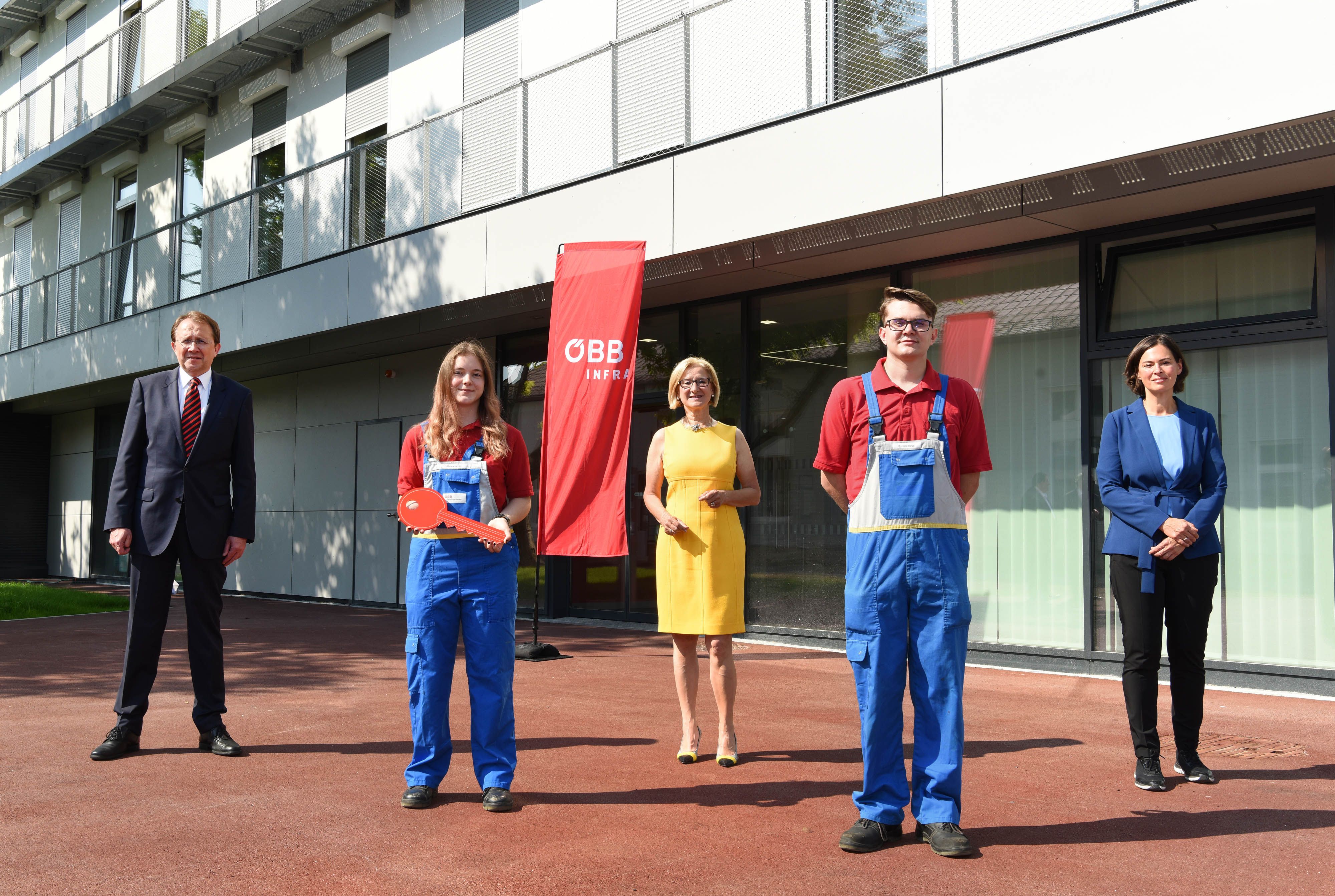 Lehrlinge mit Johanna Mikl-Leitner und Matthias Stadler