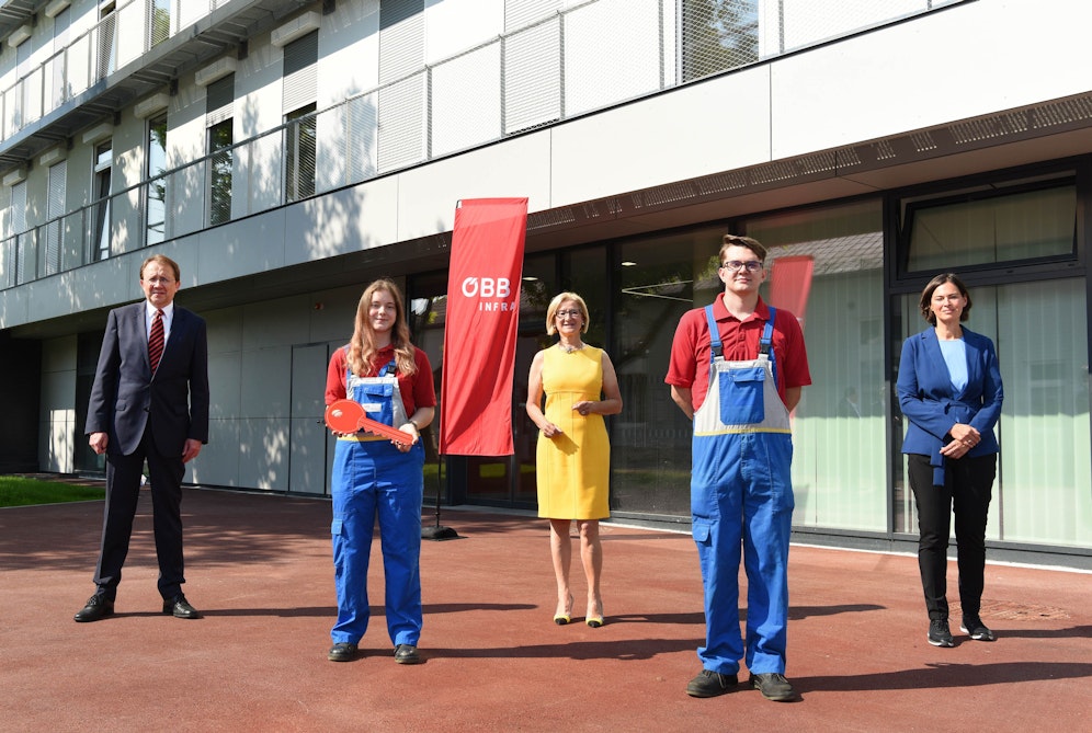 Lehrlinge mit Johanna Mikl-Leitner und Matthias Stadler