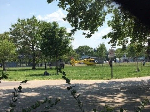 Der Rettungshubschrauber landete in der Venediger Au beim Praterstern.