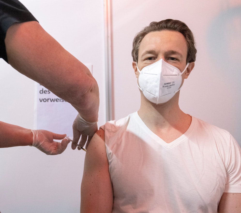 Finanzminister erhielt am Dienstag seine erste Teilimpfung.
