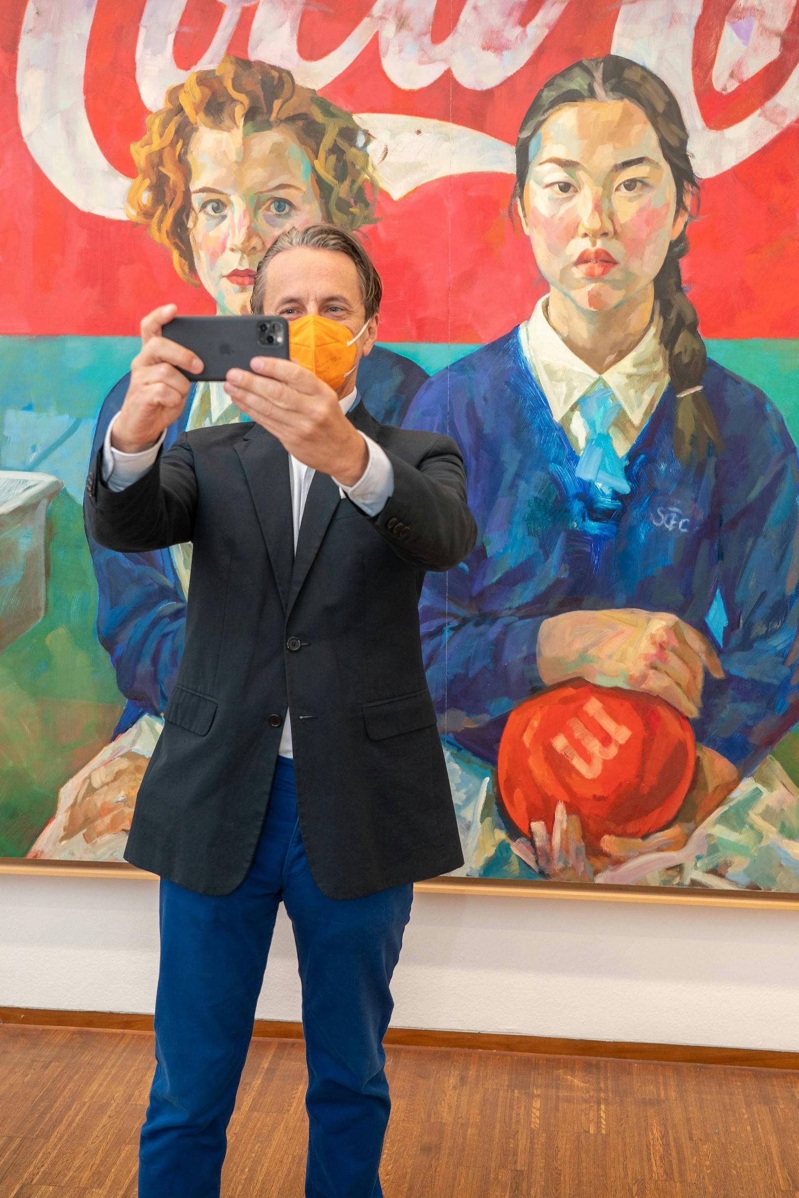 Christian Rainer mit Maske im Selfie-Modus