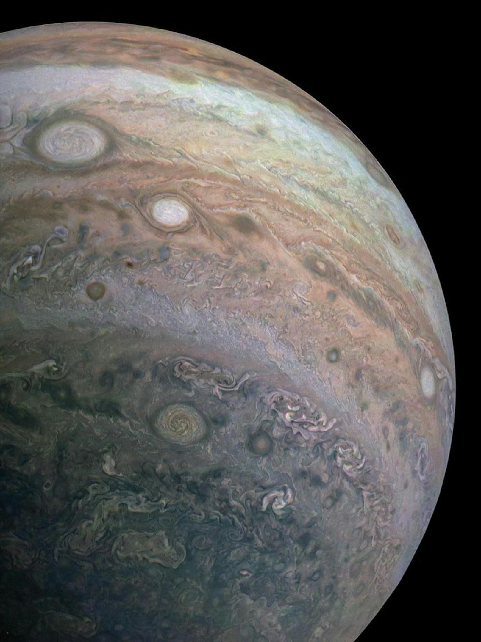 Dieses Bild der Nasa-Sonde zeigt die markanten Wolkenbänder in den südlichen Breiten des Jupiters.