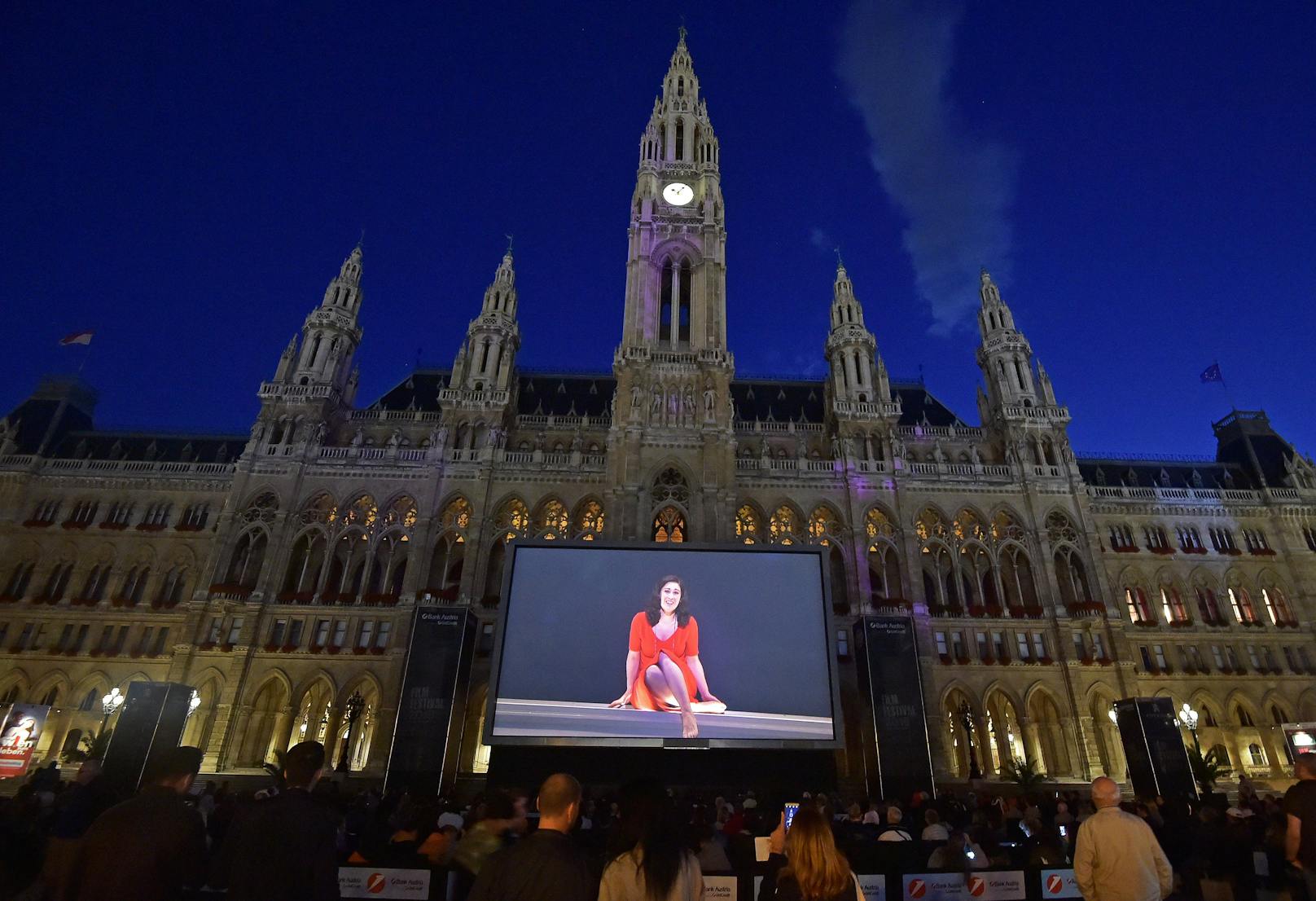 Das Film Festival am Wiener Rathausplatz feiert heuer seinen 30. Geburtstag. Zum Jubiläum verspricht der Veranstalter nicht weniger als ein "Programm der Superlative" und "Lebensfreude pur".