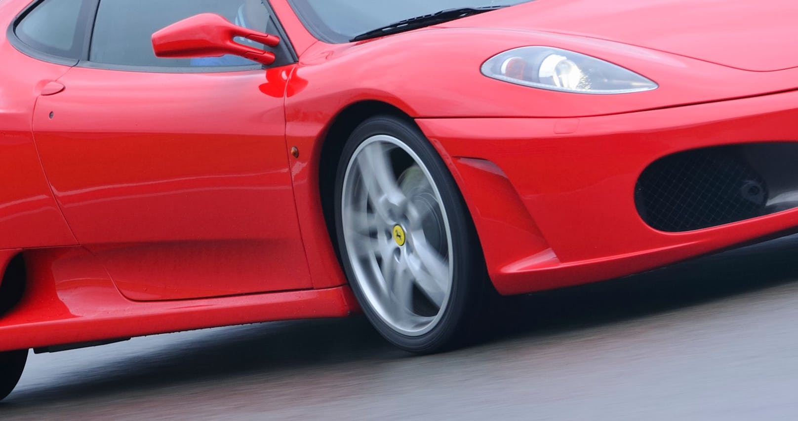 Die Frau hatte sich den Ferrari für eine Probefahrt geliehen. Symbolfoto.