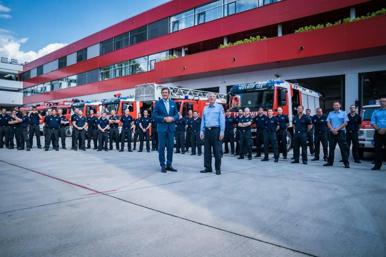 In der neuen Hauptfeuerwache versehen 36 Feuerwehrfrauen und -männer ihren Dienst.