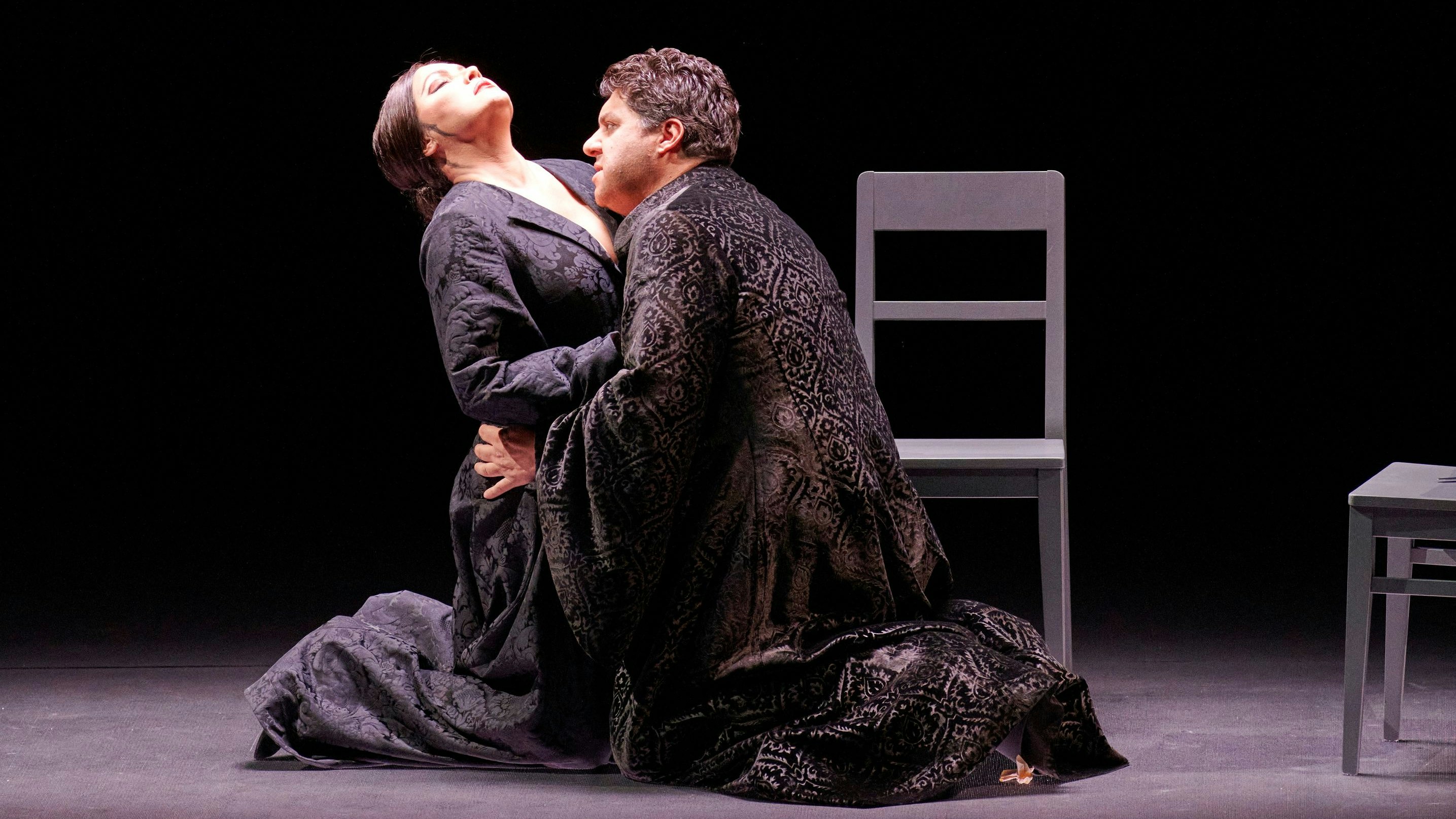 Anna Netrebko (Lady Macbeth) mit Star-Bariton Luca Salsi (Macbeth)