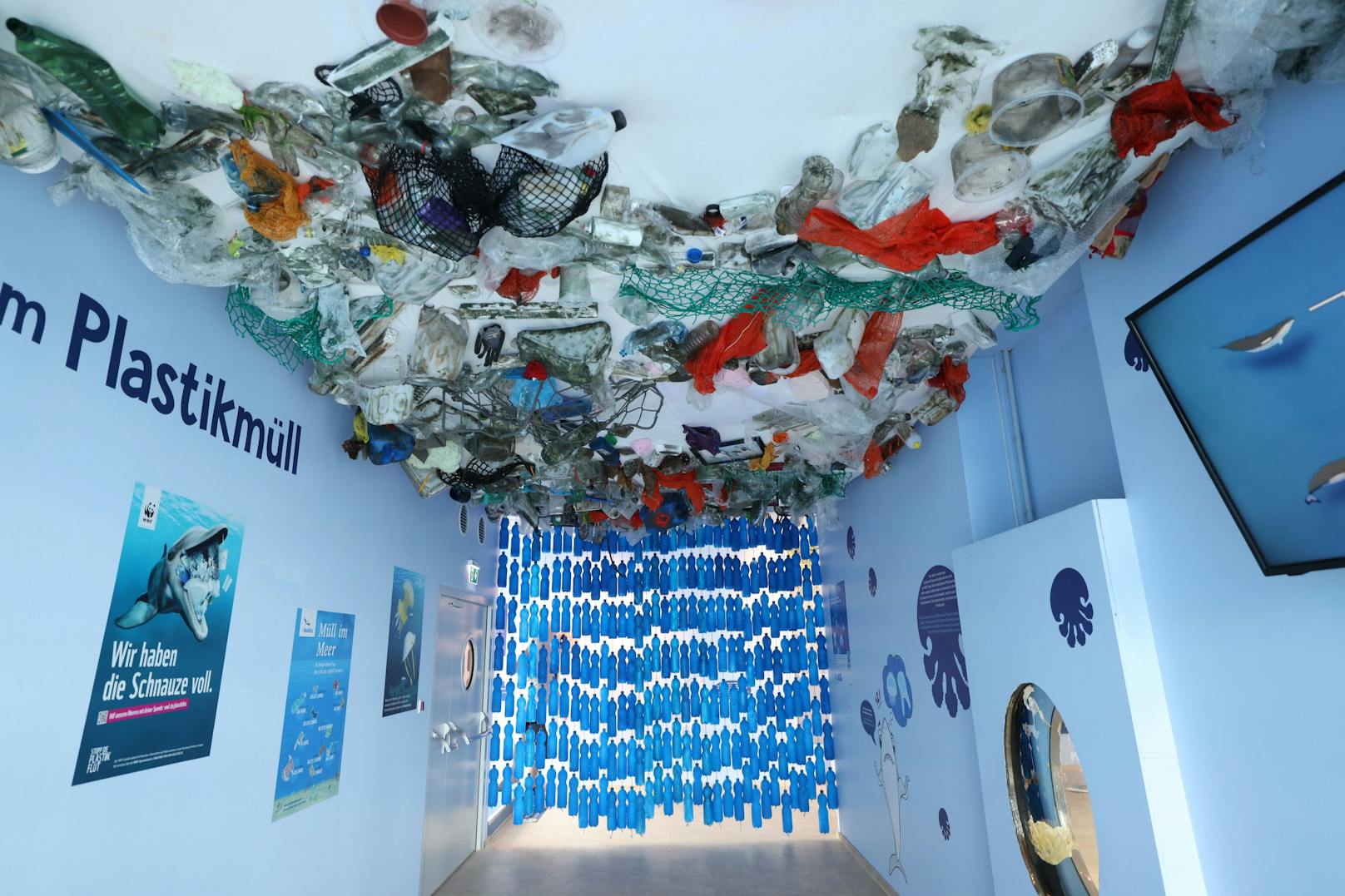 Im Haus des Meeres zeigt die Ausstellung "Wir und das Meer" die Verschmutzung der Meere durch Plastik.