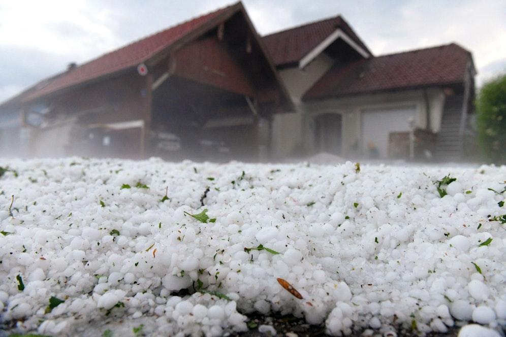 Hagelunwetter haben Ende Juni 2021 in Österreich schwere Schäden angerichtet.