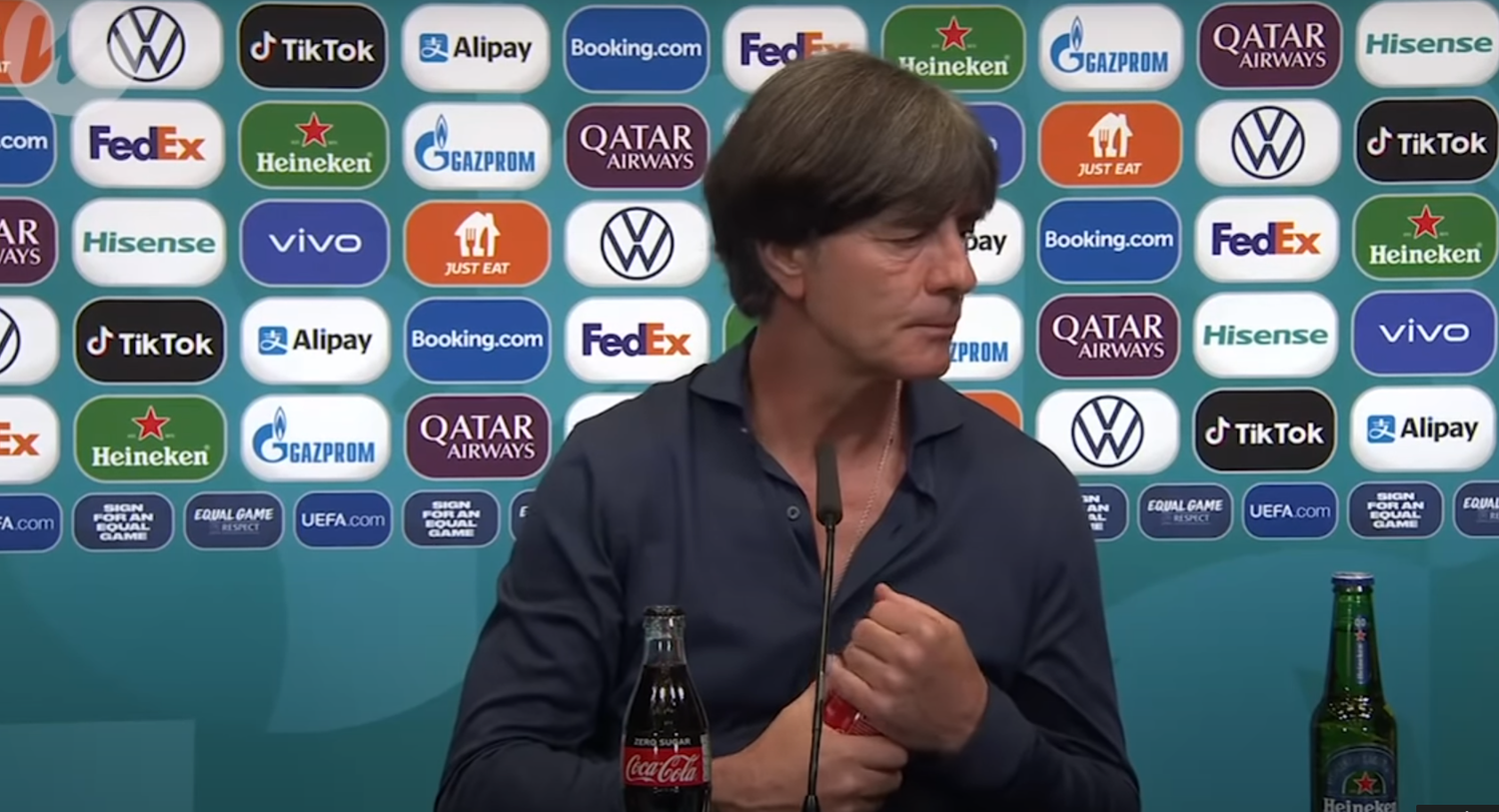Jogi Löw will das Cola aufmachen