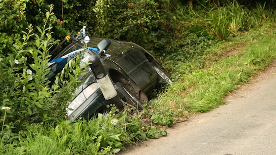 Einen Verkehrsunfall mit einem gestohlenen Auto verursachten vier Männer am Mittwoch in St. Johann im Pongau (Symbolfoto).