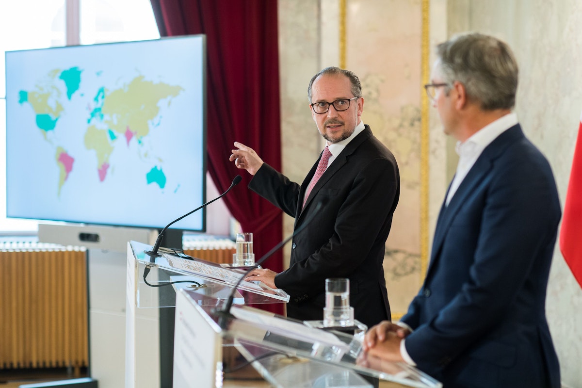 Am 01.07.2021 hielt Außenminister Alexander Schallenberg gemeinsam mit Staatssekretär Magnus Brunner eine Pressekonferenz zum Thema "Reisewarnungen" in Wien ab.