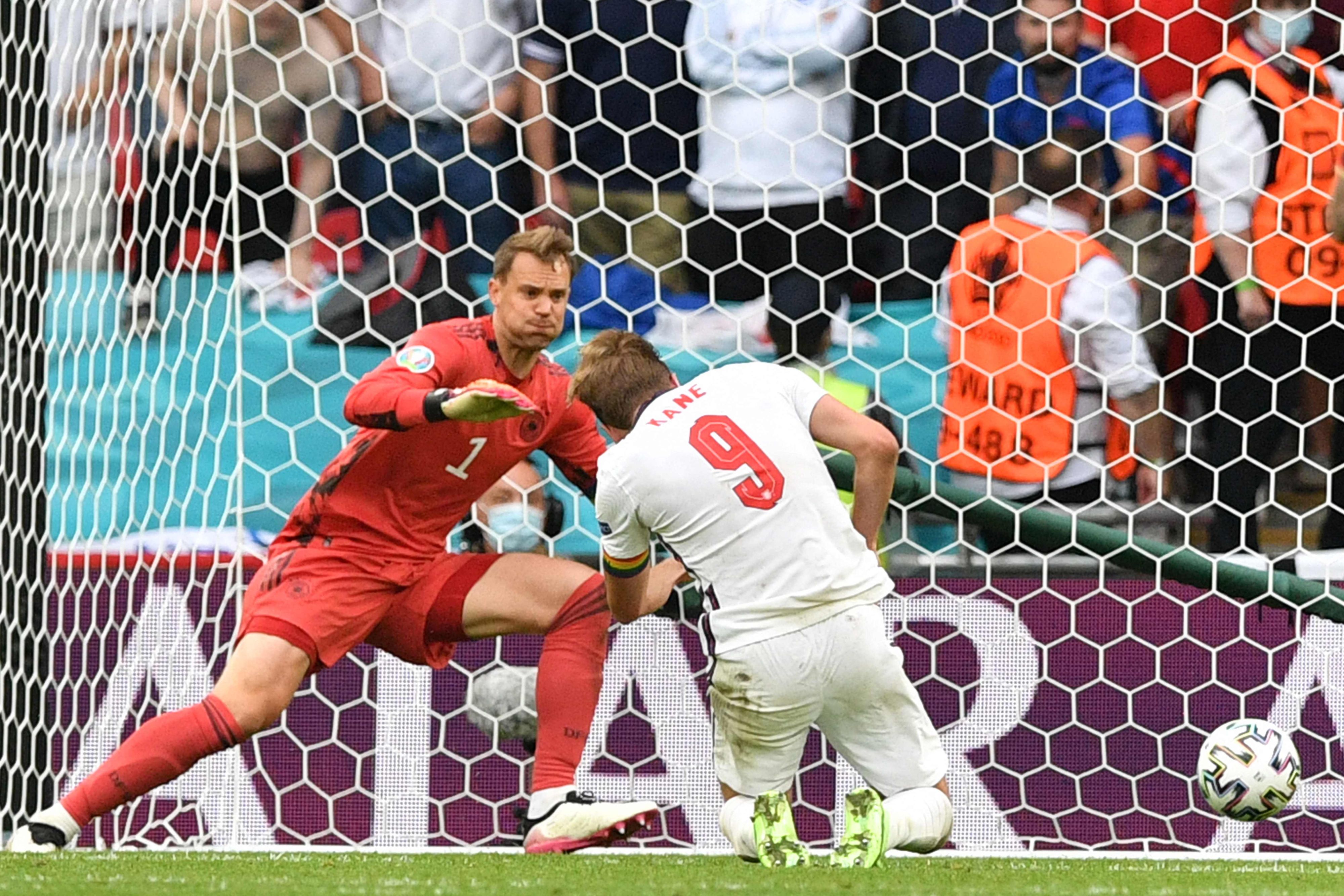 Harry Kane köpfte gegen Manuel Neuer zum entscheidenden 2:0 ein.